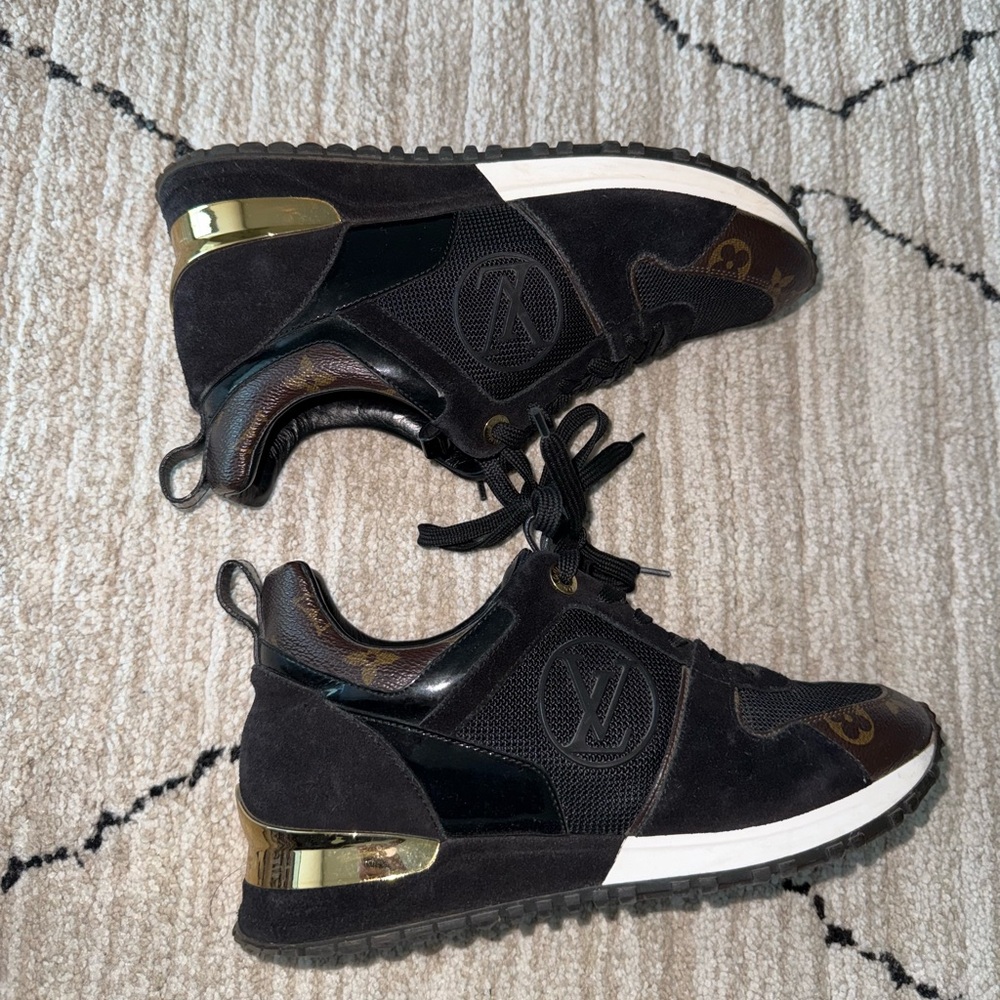 LOUIS VUITTON RUN AWAY SNEAKER SIZE 37